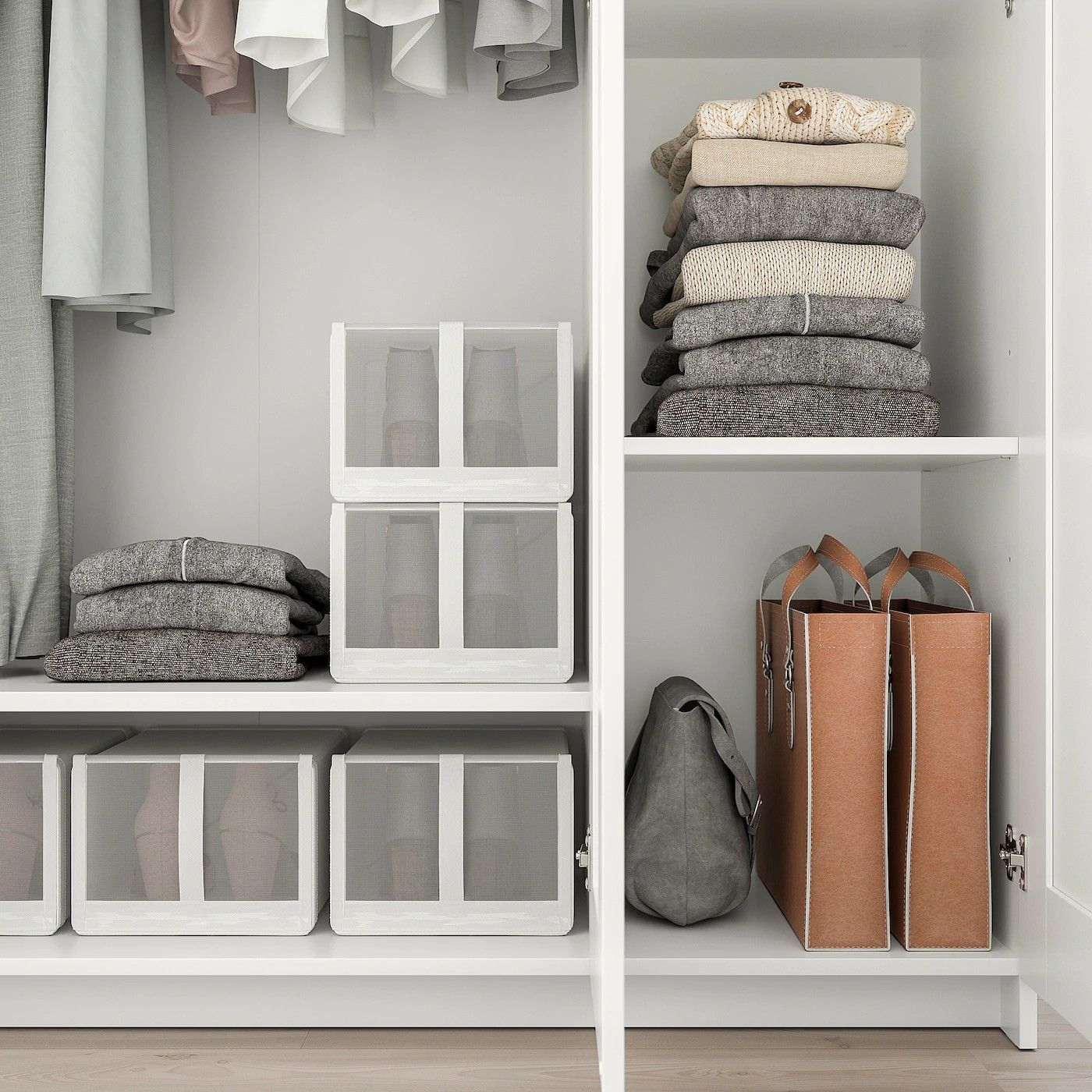 Wardrobe with 3 doors