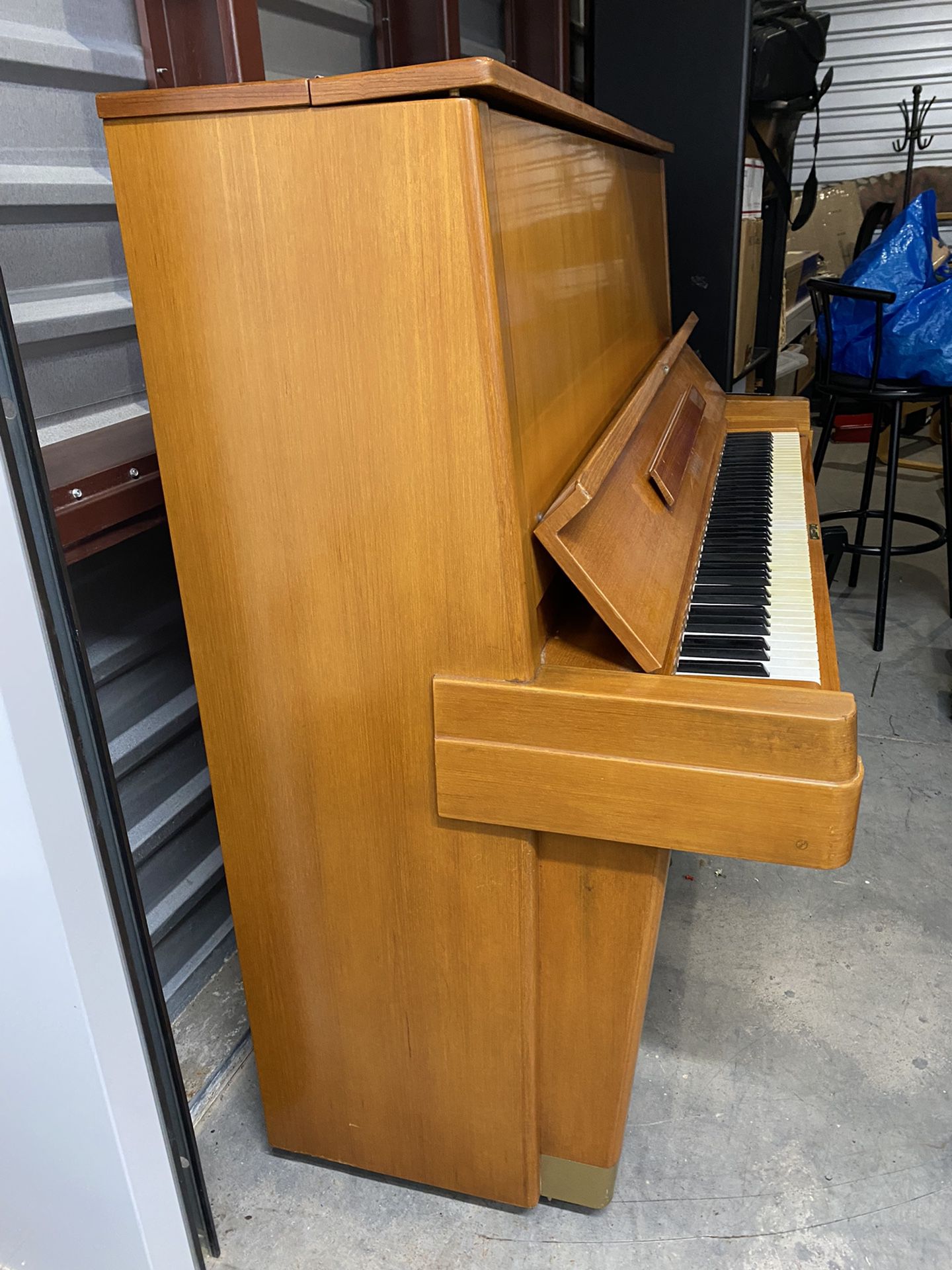 Used  Yamaha  U7 Upright piano  52 “ 