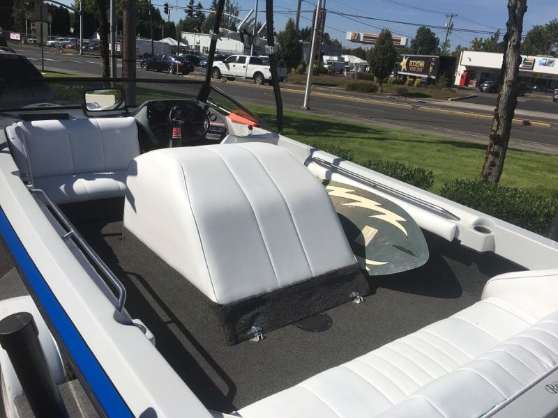 1991 Blue Water Pro Am Skier ski Boat (Seahawks Version)
