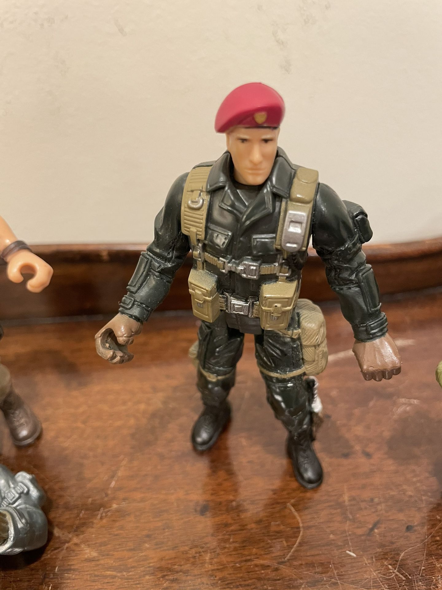 Chap Mei Rescue Squad And Mixed Action Figure Military Lot Of 9. Condition is pre owned and overall very solid and respectable shape. Every figure pic
