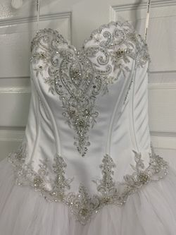 Wedding ball gown size 0-2. Perfect for sweet 16, Quinceanera or debutante ball. Thumbnail