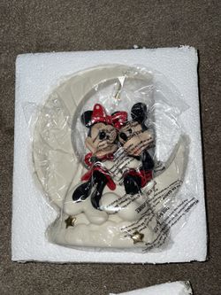Lenox Classics Mickey And Friends Over the Moon for Minnie Sculpture Thumbnail