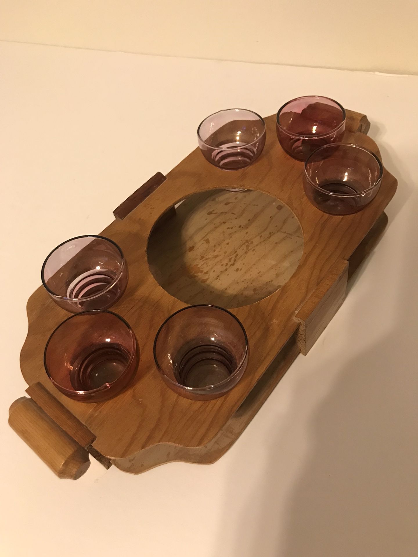 Vintage Tiki Style Drink Serving Tray w/ 6 Shot Glasses & Central Bottle Spot