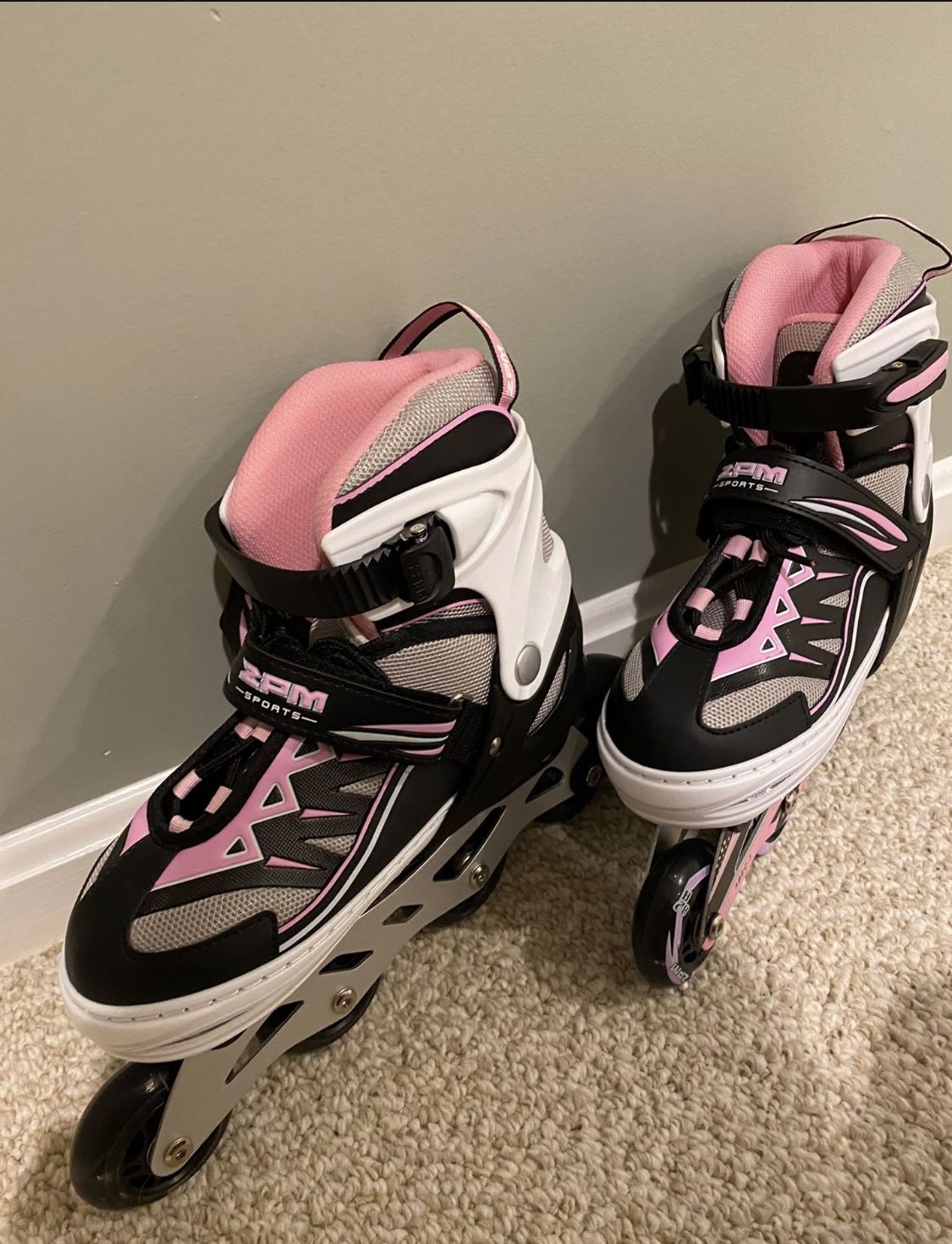 Inline Pink Skate and The Size Is adujstable! (never been used outside)