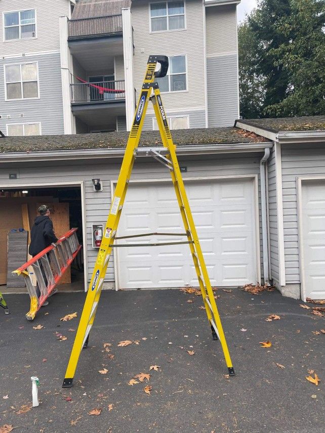8 Ft Werner Podium Ladder 375lb Max