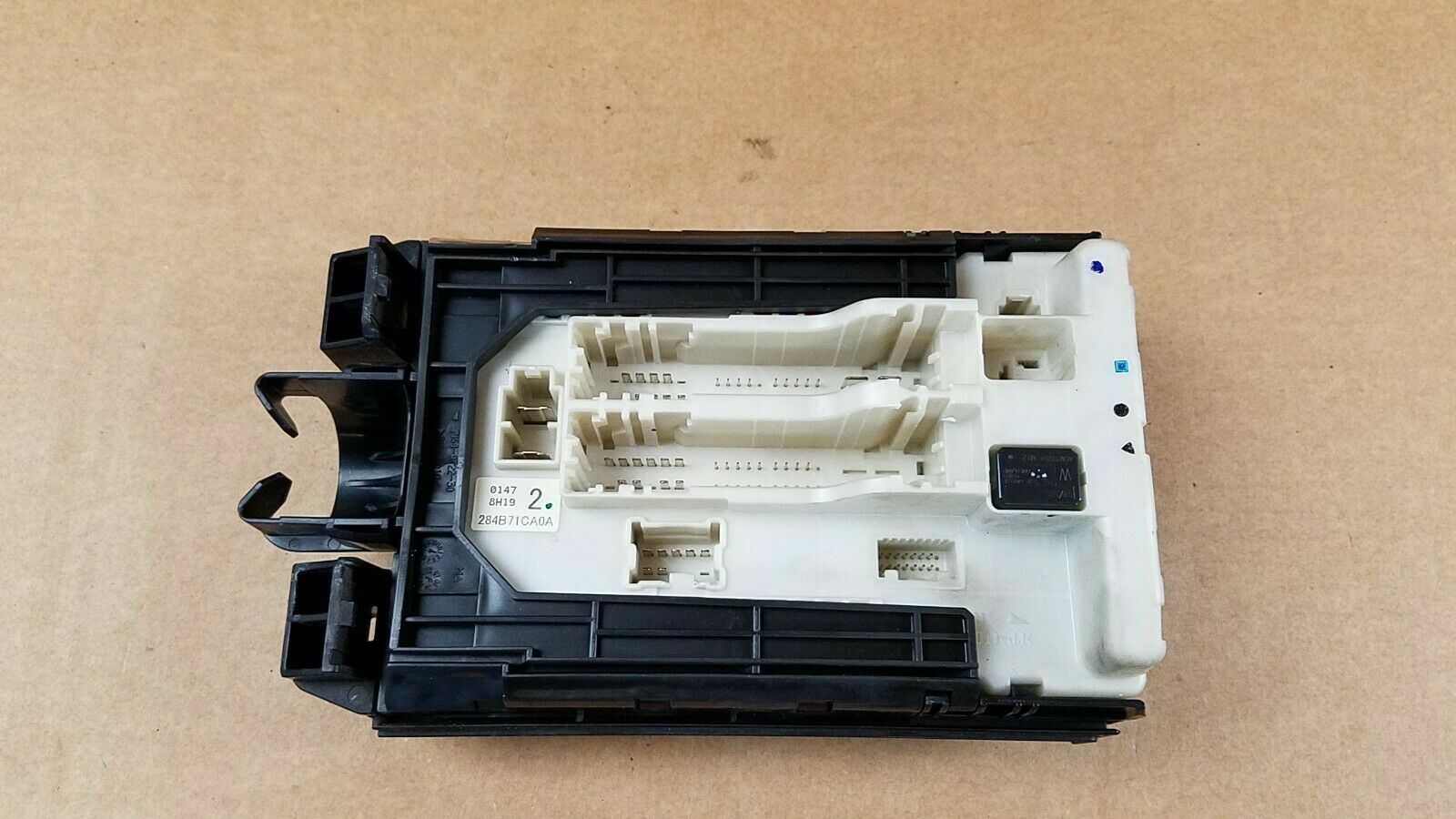 OEM 09 - 11 INFINITI FX35 FX50 ENGINE IPDM FUSE JUNCTION BOX 284B7-1CA0A