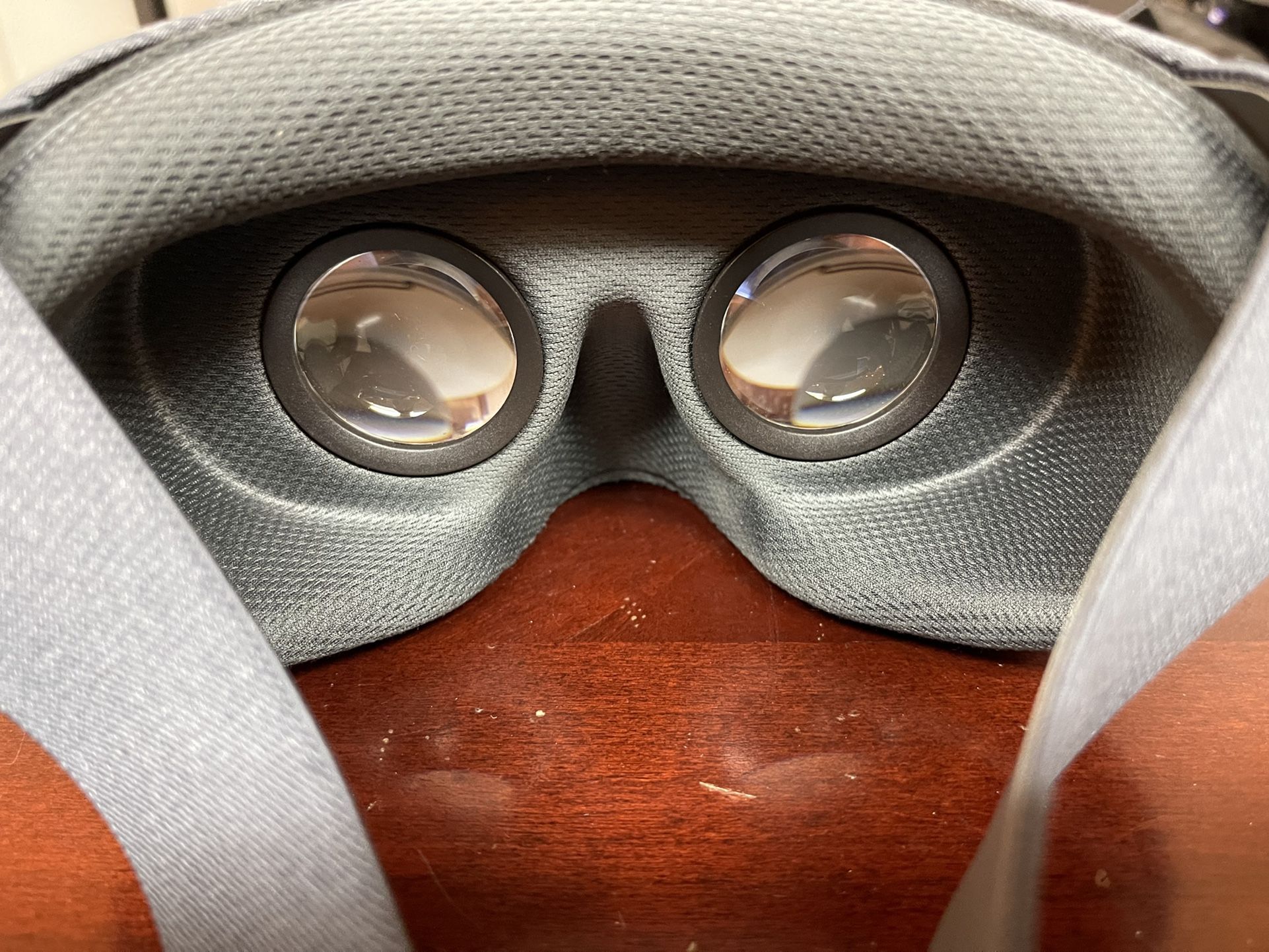 Google Daydream View - VR Headseat
