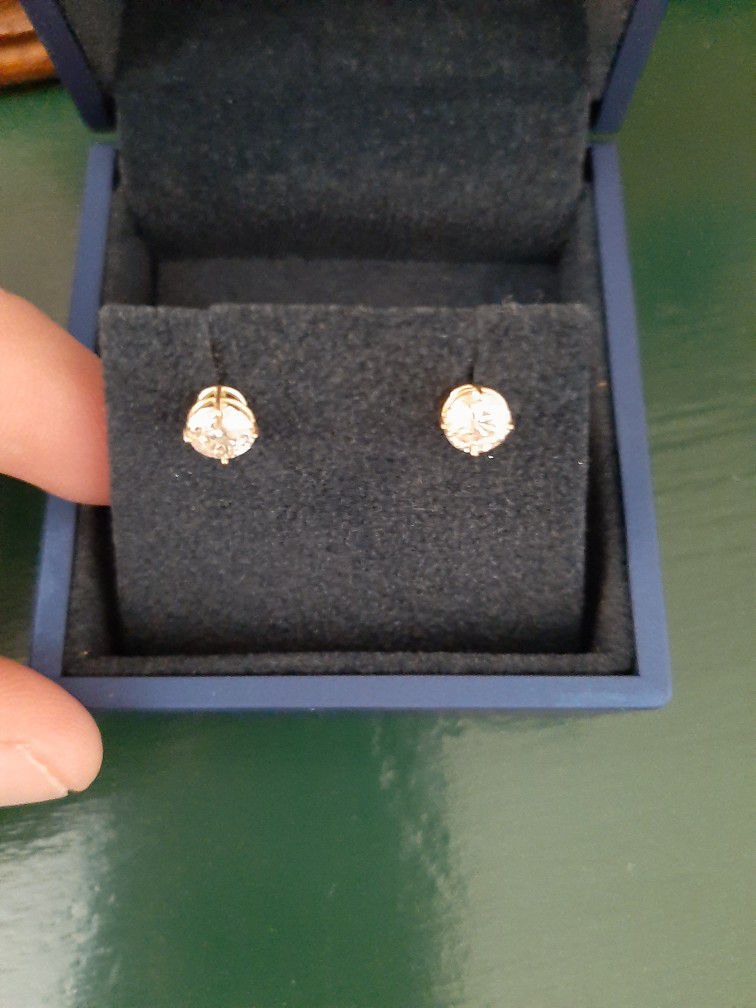 1 Carat Diamond Stud Earrings 