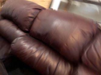 Broyhill leather sofa FREE Thumbnail