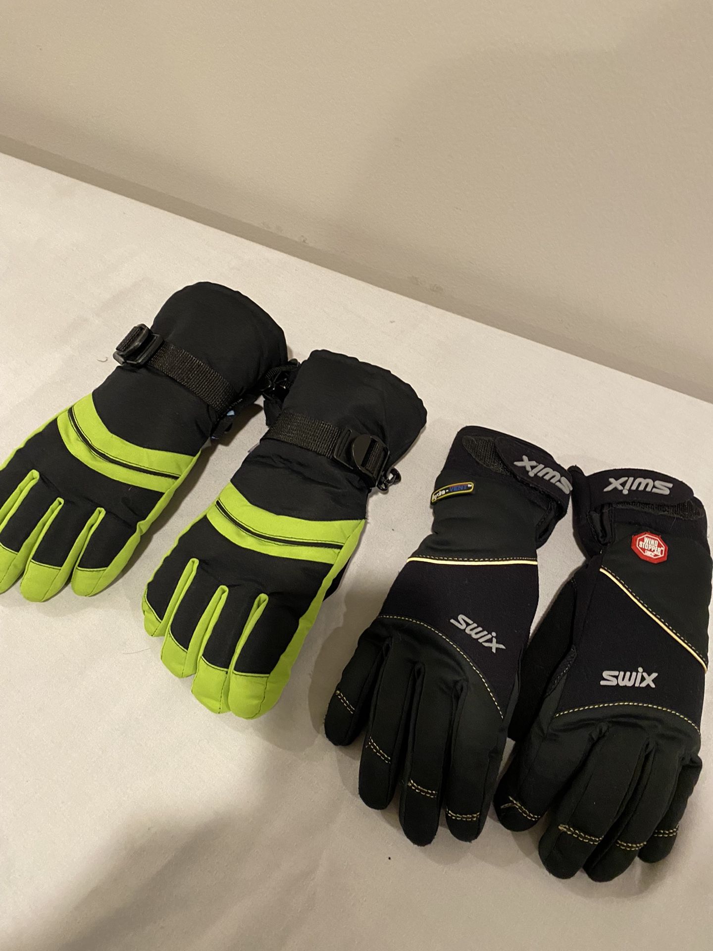 Women’s Waterproof Ski Gloves Size S, Perfect Condition
