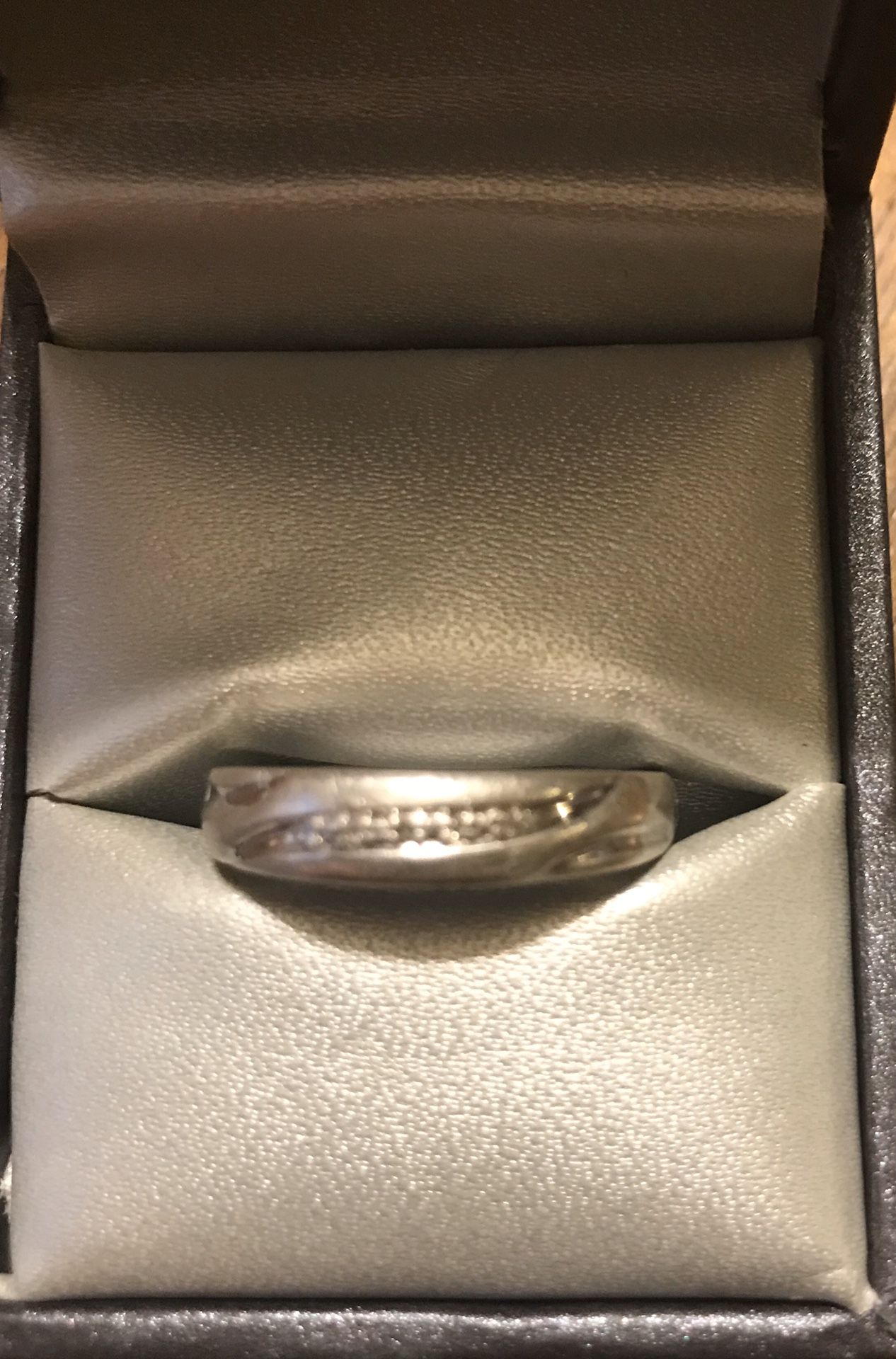 His and hers wedding band set