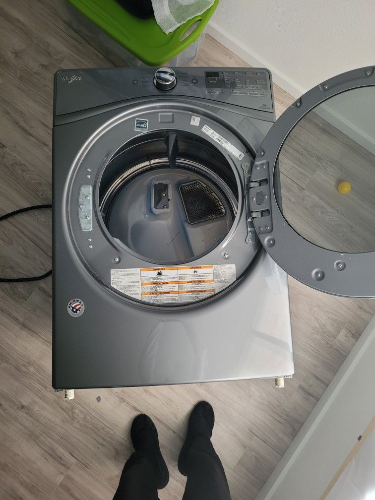 Whirlpool Electric Dryer Works Great