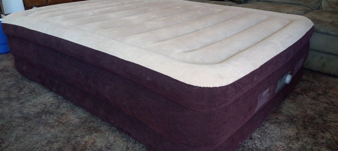 Queen Size Air Mattress 20 Inch With Built In Pump, Bestway