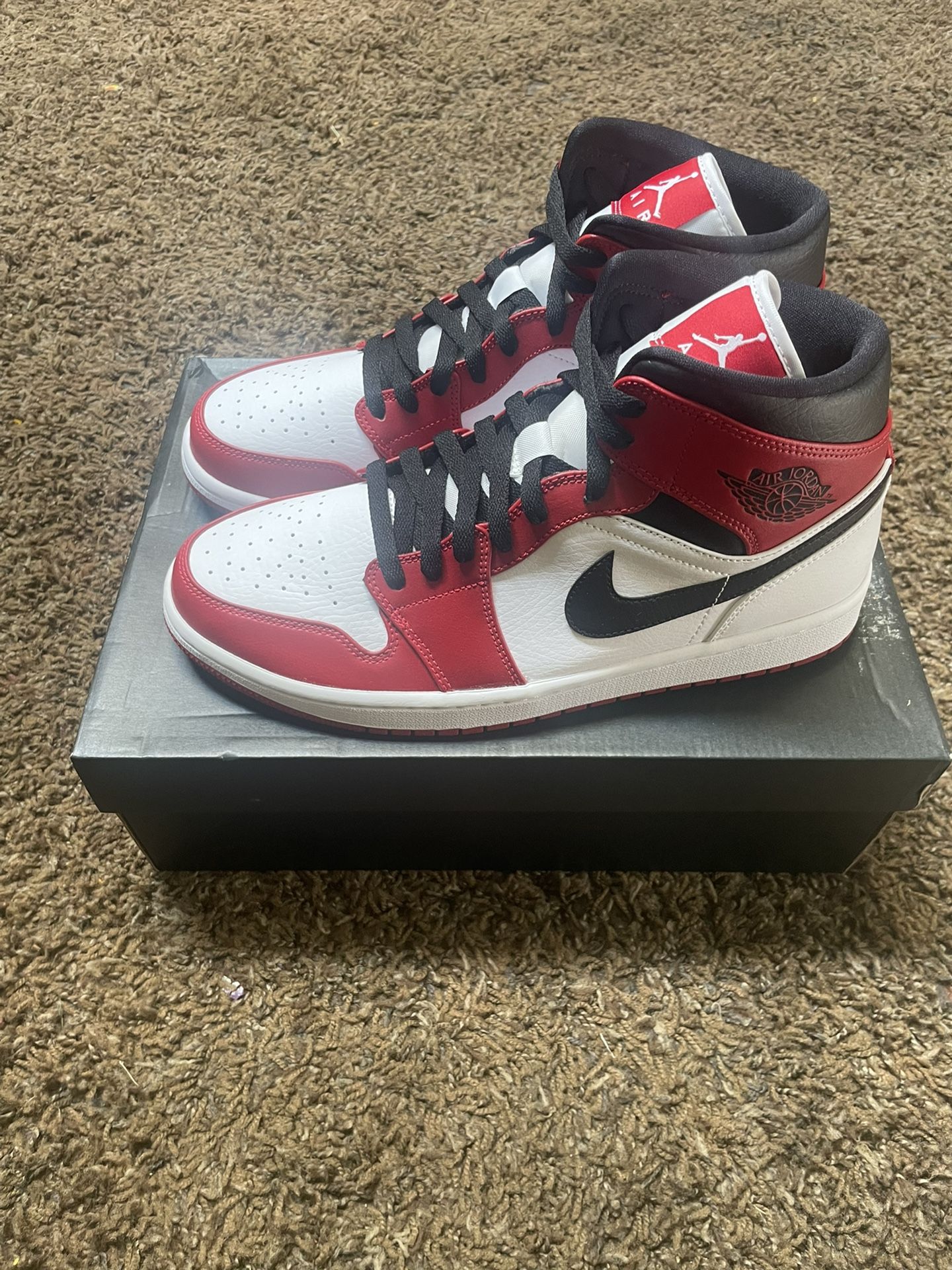 Jordan 1 Chicago Mid