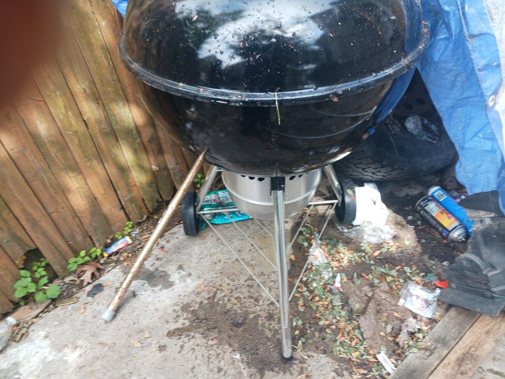 Charcoal Grill Used Only 2 Summers Still Look New