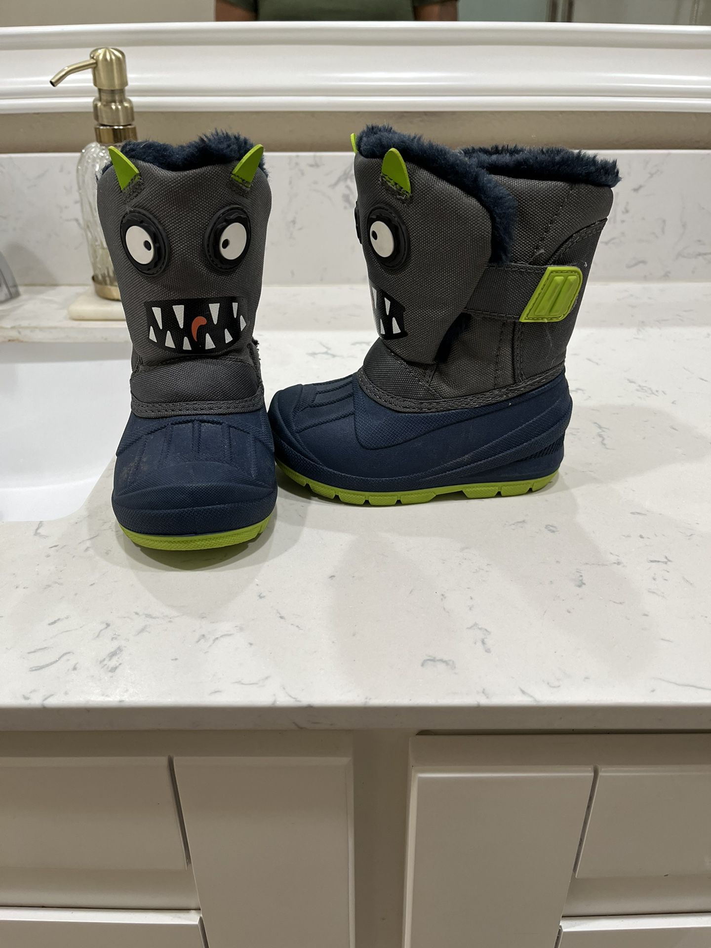 Kids Snow Boots Size 5 