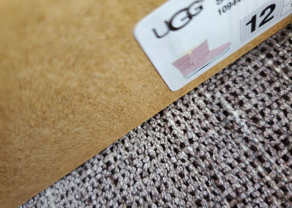 UGG Toddlers boots Sizes 12. Please click on 🌟🌟🌟🌟🌟 for more offers. follow me. Thank you