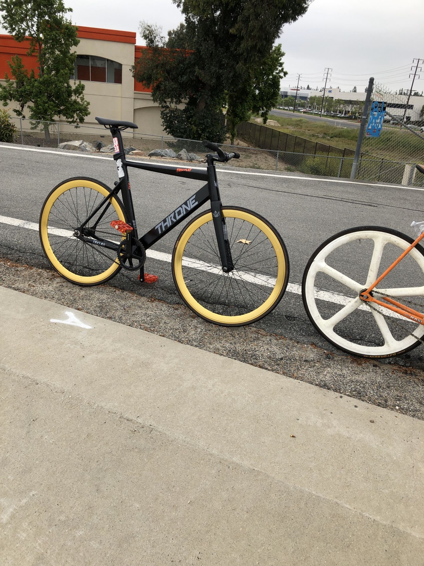 throne fixed gear