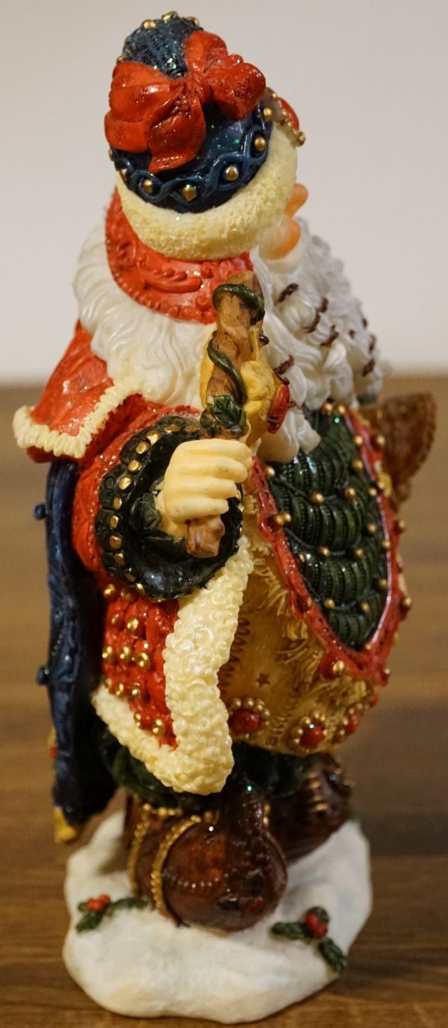 Christmas Santa Statue