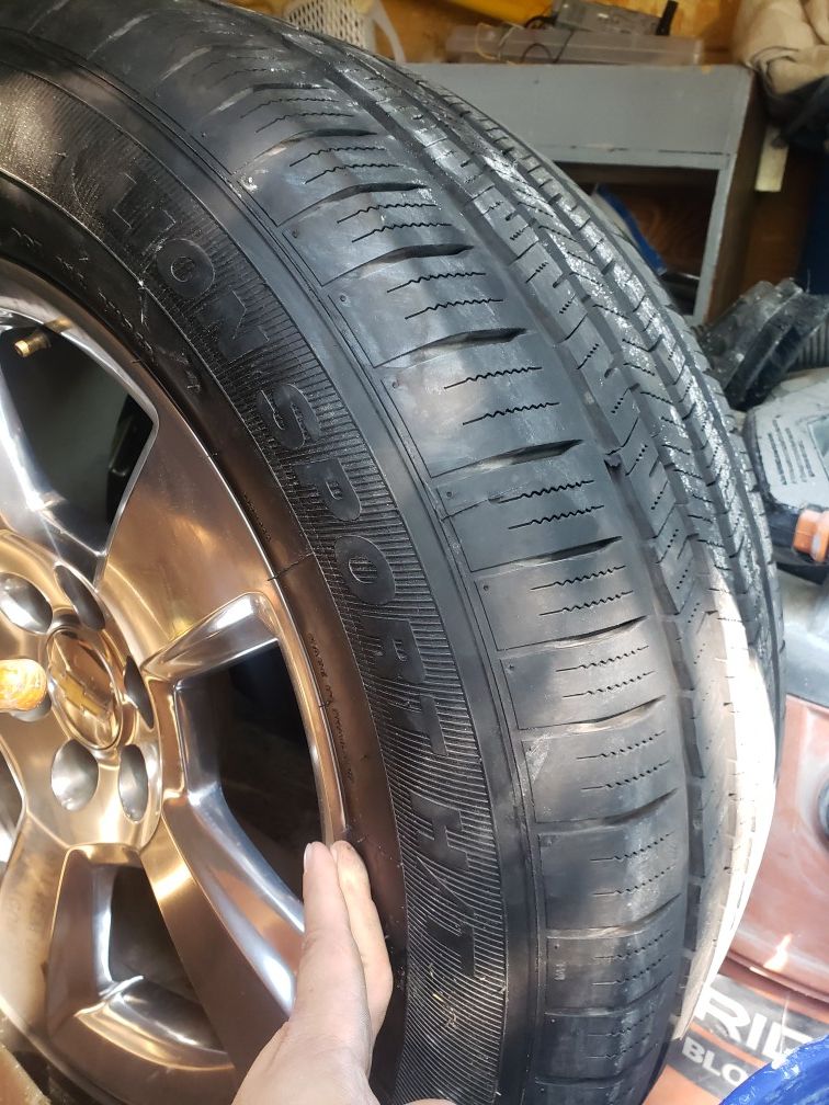 20 inch tires good condition good thread 275/55/r20 for Sale in Irving