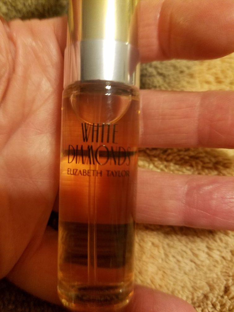 Elizabeth Taylor white diamonds spray purfume. .33fl.oz. Please go to my page and see other items that I have listed thank you for your interest