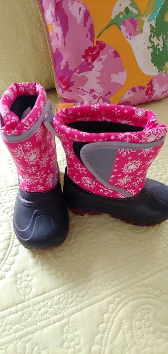 Toddlers Insulated Snow Boots Size 9/10 They Light Up When Walking Brand Members Mark