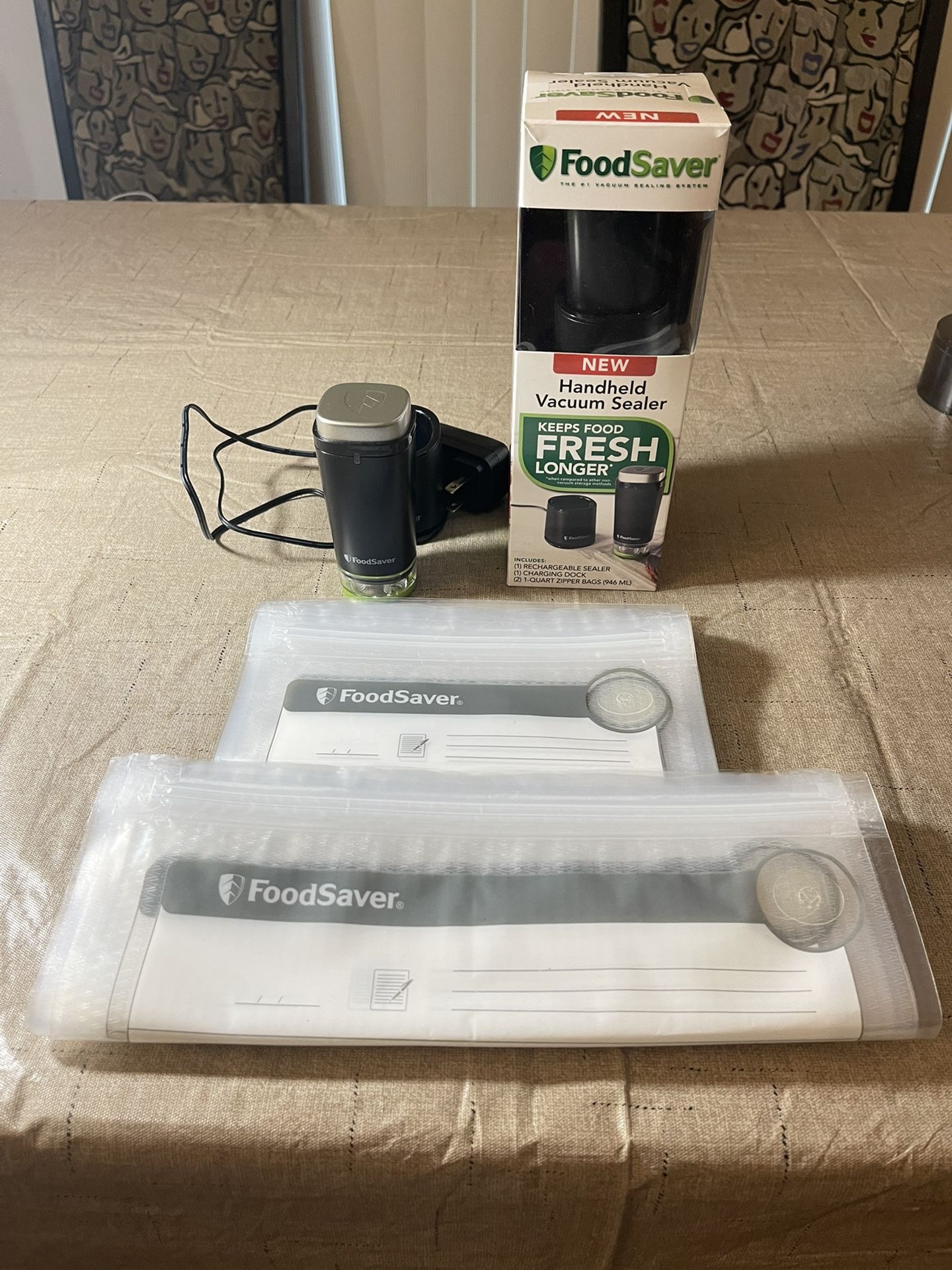 Foodsaver Handheld Vacuum Sealer (With 15 Vacuum Seal Zipper Bags)