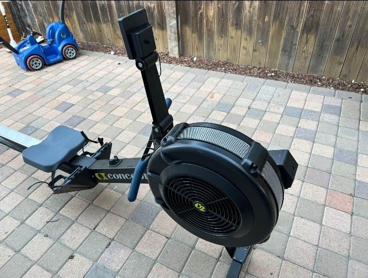 Concept 2 Model D Rower With PM5 Performance Monitor And Low Meters 