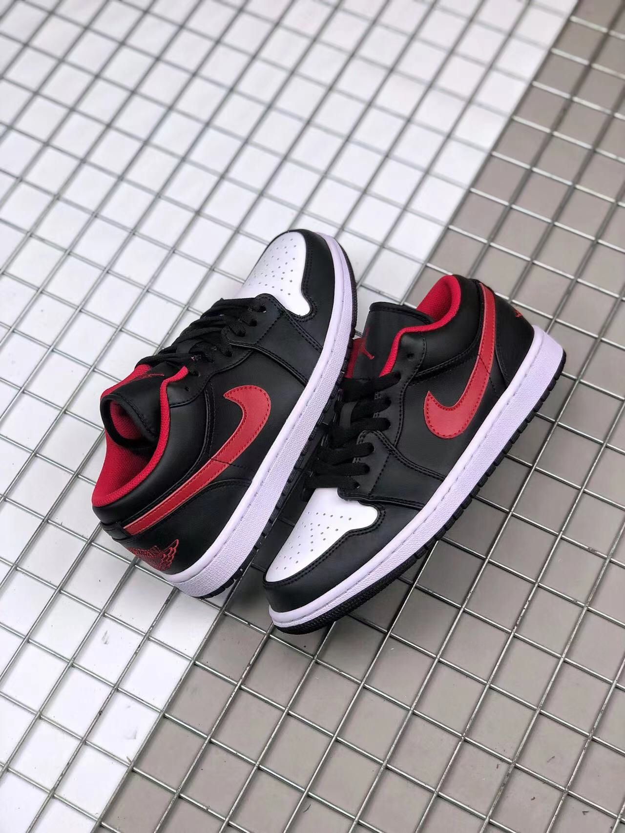 Air Jordan 1 Low White Toe