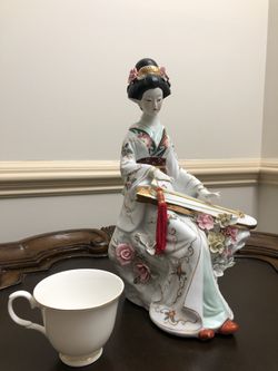 Japanese Geisha Porselain Figurine Statue Floral Collection item Thumbnail