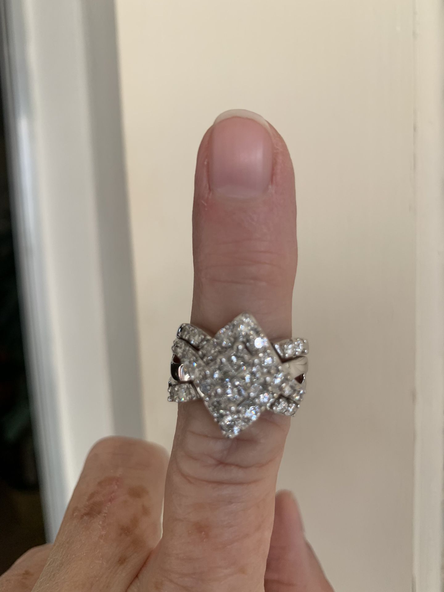 Stunning diamond ring