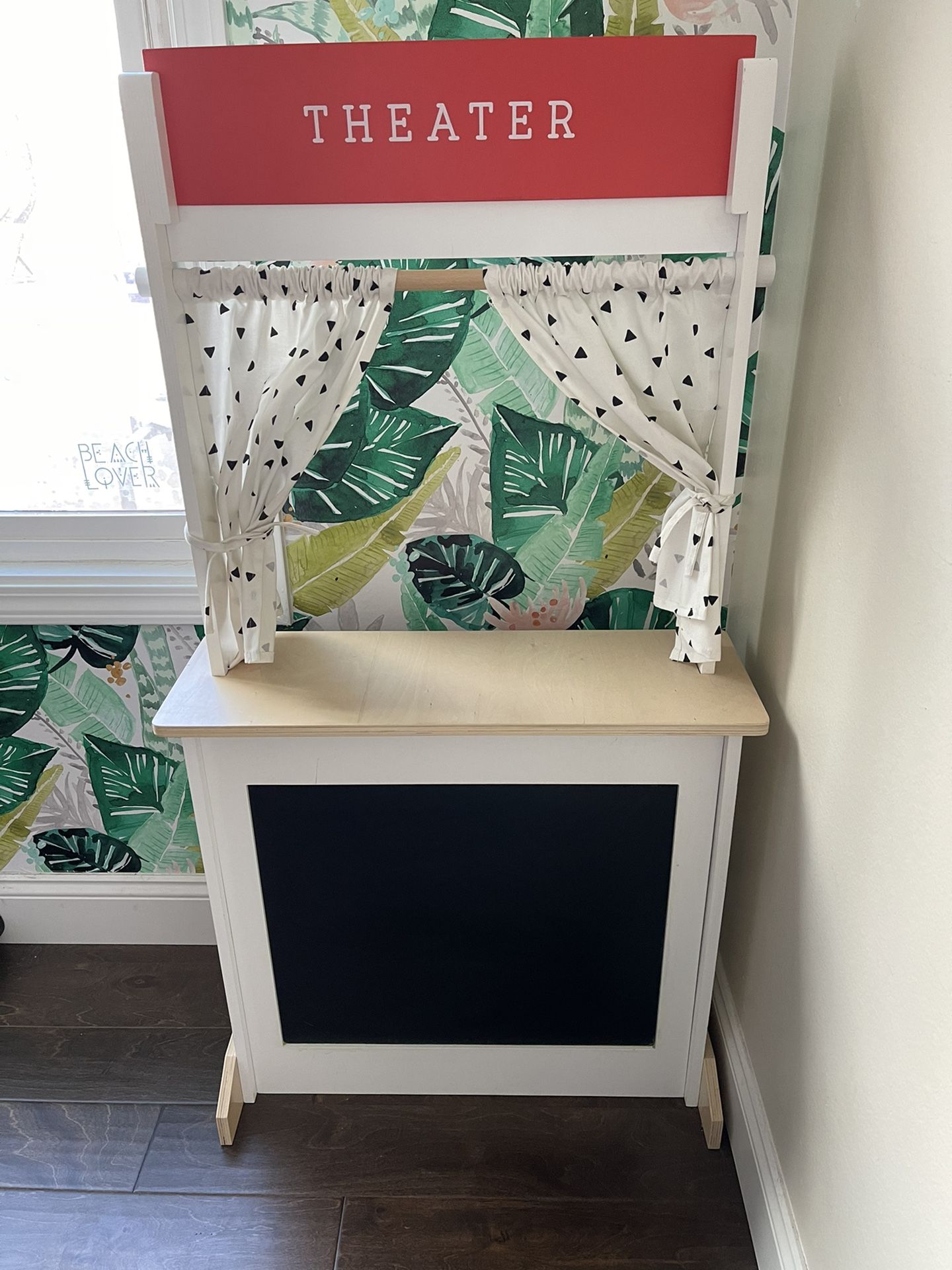 Crate And Kids Play (Lemonade) Stand