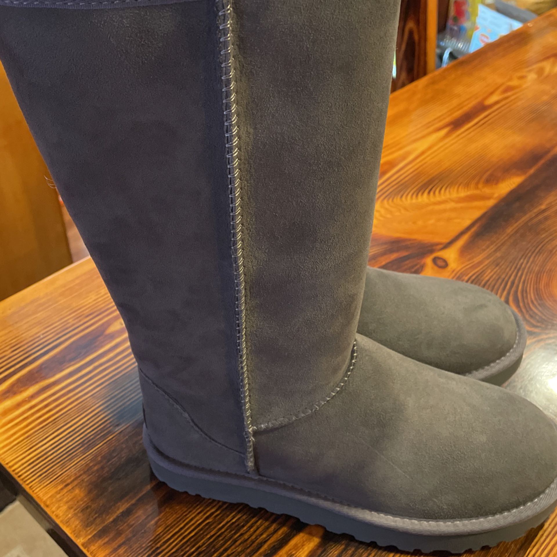 NEW GREY UGG BOOTS SIZE 7