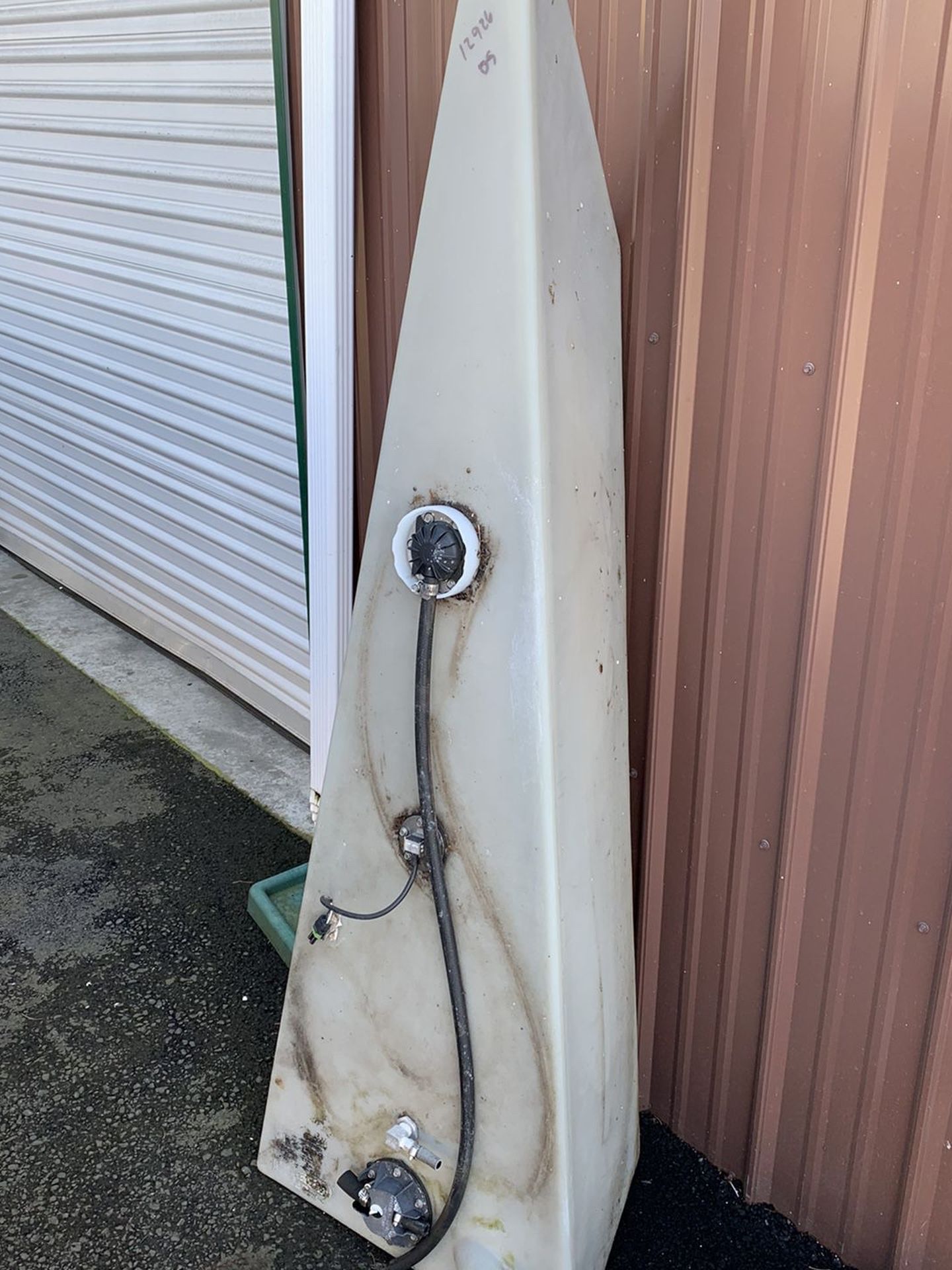 Fuel tank, pontoon boat, 26 gallons, moeller. for Sale in Auburn, WA
