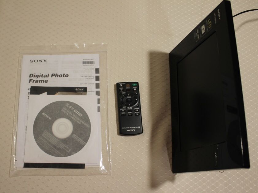 Sony Digital 8” Photo Frame | LED Backlight | 800 x 600 pixels | Remote Control | DPF-D810 | Features: Slideshow, Clock, Calendar