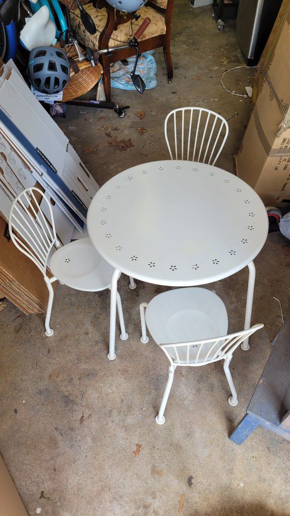 Adorable Child's Bistro Table & Chairs