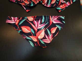 Tommy Bahama Swimsuit Bikini 36DD/L Thumbnail