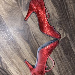 Sparkly Red Heels Thumbnail