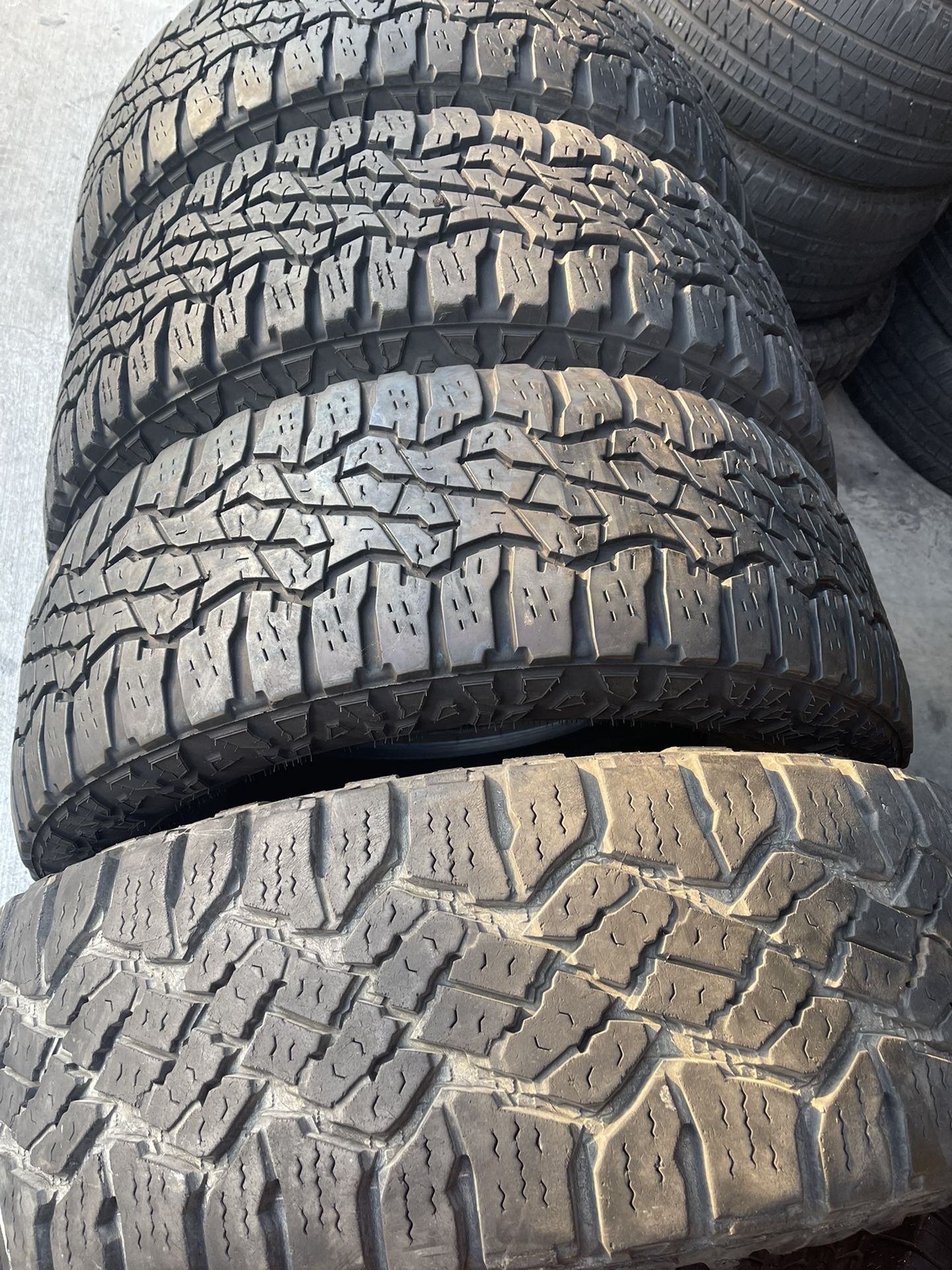275-65-18 Goodyear