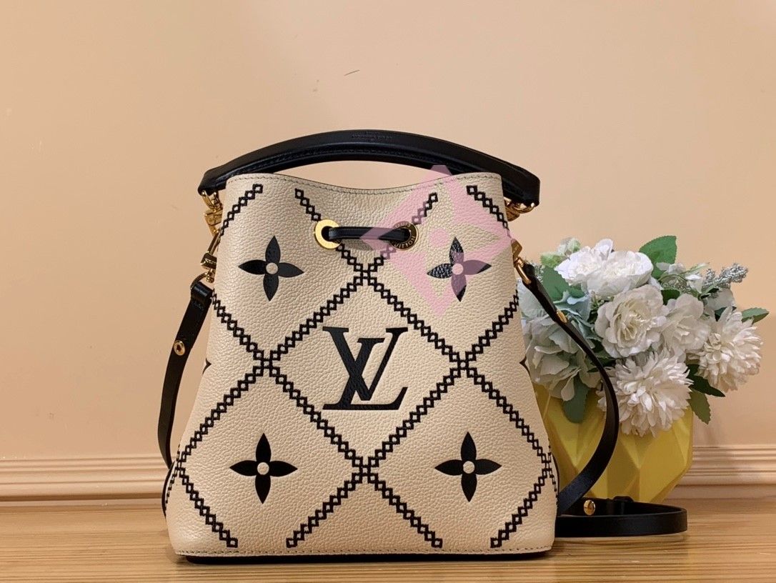 Louis Vuitton NéoNoé BB M46023 White Bag 20x20x13cm