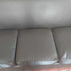 Southfield Gen Leather Sofa In Like New Condition Thumbnail
