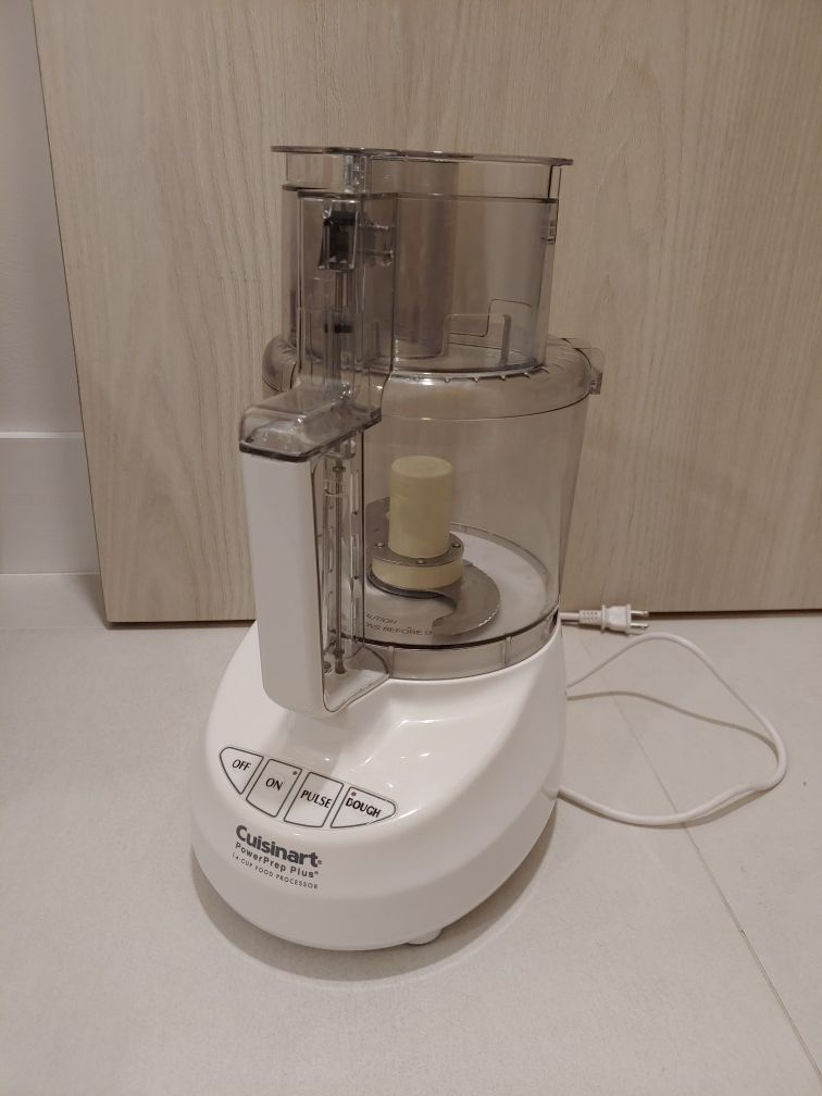 Cuisinart 14 cup food processor like new! Only used twice.