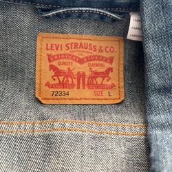Men Levis Jean Jacket Size Large  $60 Obo Thumbnail