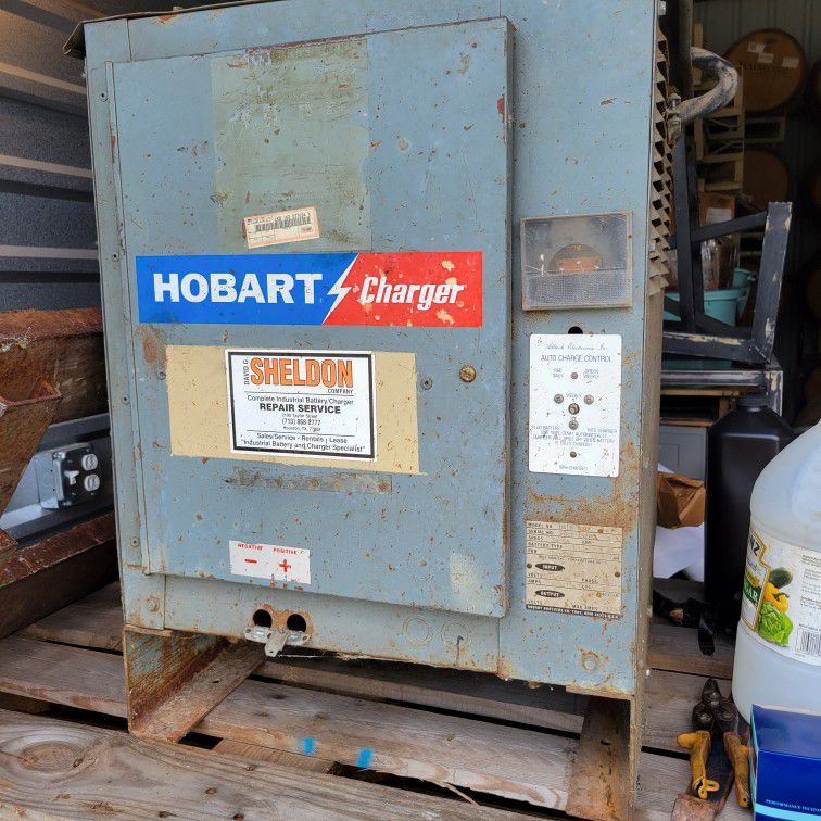 Hobart forklift charger 1R18-550
Input 208/230/460 volt
Amp 34/31/460
Phase 1
Output 45
Max amp 115
