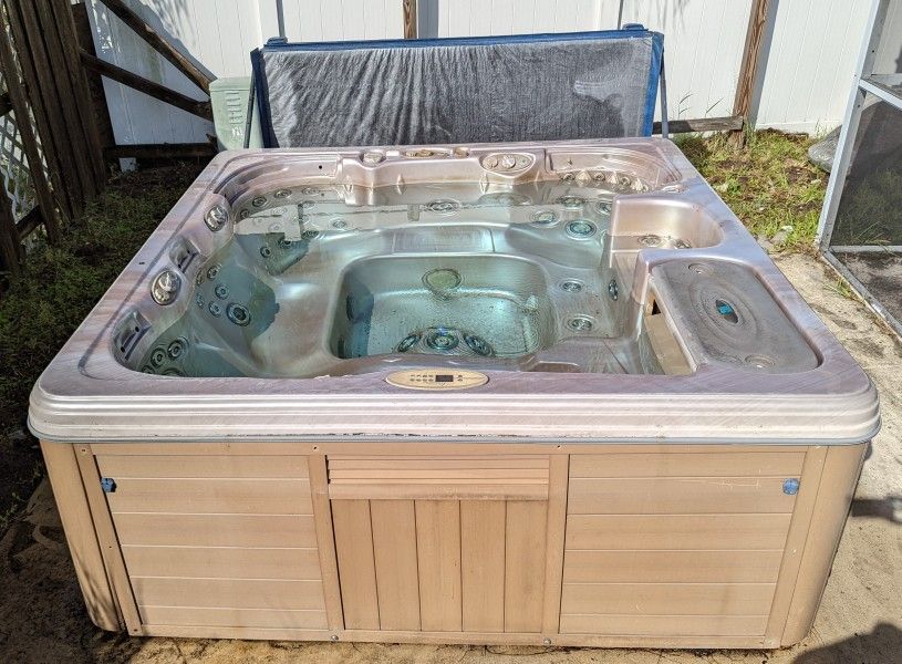 Hot Tub - Pickup Only