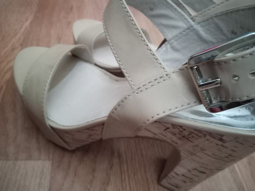 Michael Kors Sz9.5 Platform Sandal Heels