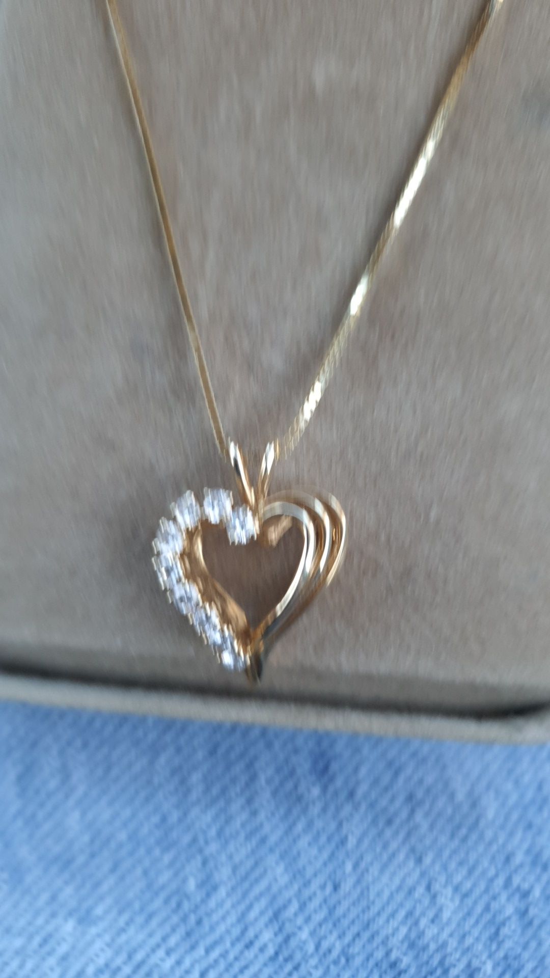 14kt gold penant with 18inch 14kt chain w/9. 10th carat diamonds