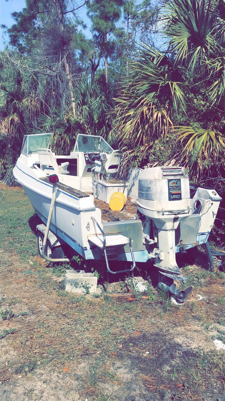 1976 Aqua Sport 23’ with Jhonson 225hp