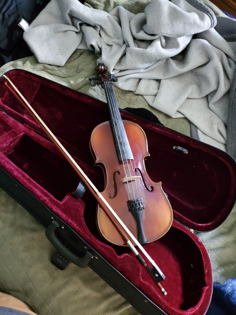 Full sized beginner violin