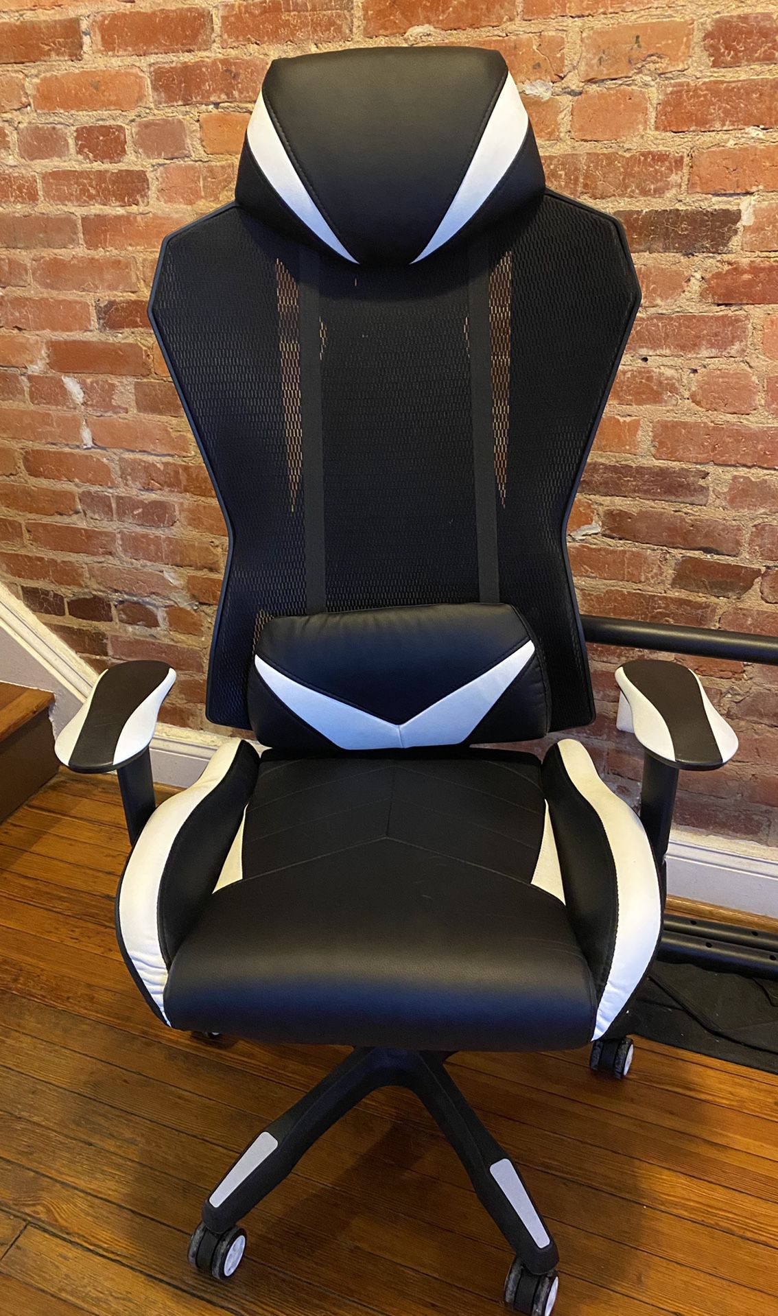 Almost Brand new Gaming Chair